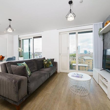Stylish Fully-Equipped One Bedroom Apartment With Extra Sofa Bed, Free Secure Parking, Onsite Gym, 24Hr Security & Concierge Лондон Екстериор снимка