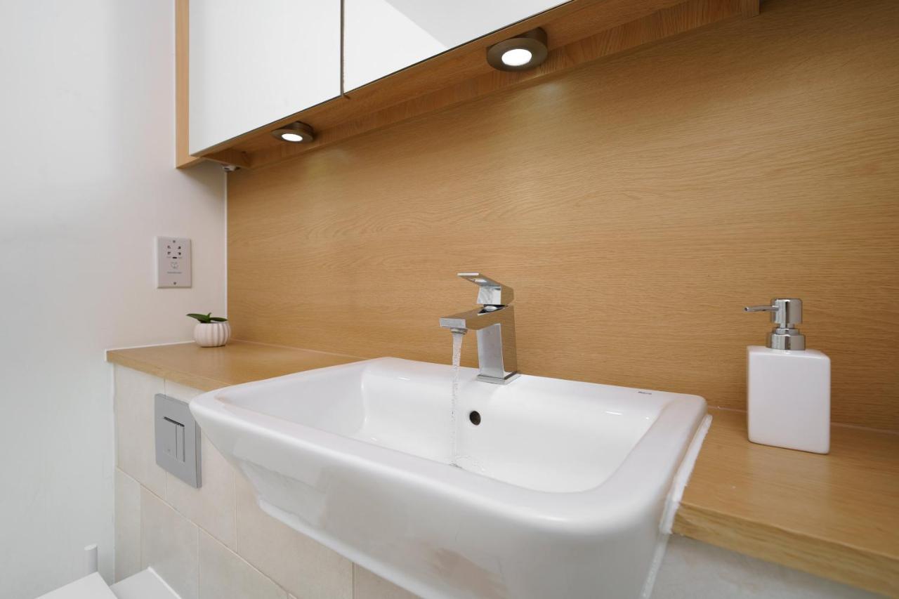 Stylish Fully-Equipped One Bedroom Apartment With Extra Sofa Bed, Free Secure Parking, Onsite Gym, 24Hr Security & Concierge Лондон Екстериор снимка