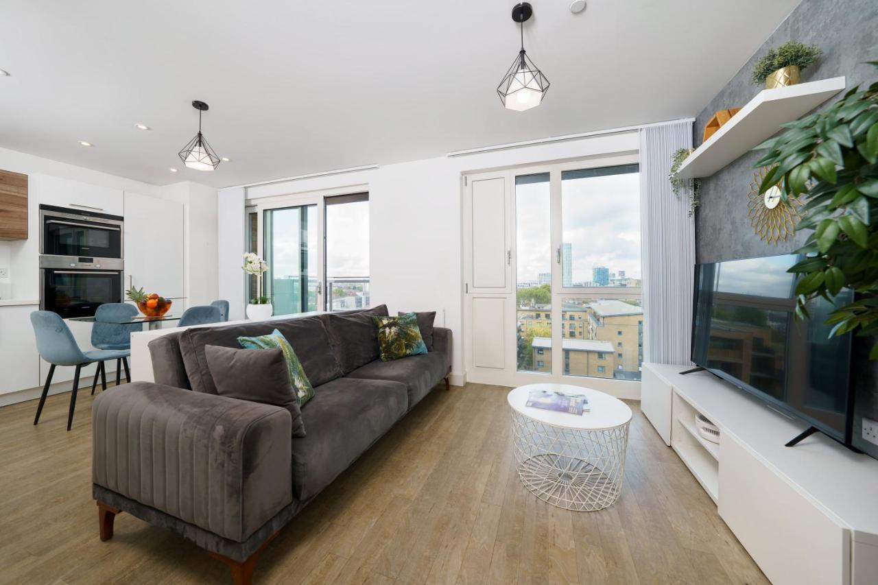 Stylish Fully-Equipped One Bedroom Apartment With Extra Sofa Bed, Free Secure Parking, Onsite Gym, 24Hr Security & Concierge Лондон Екстериор снимка