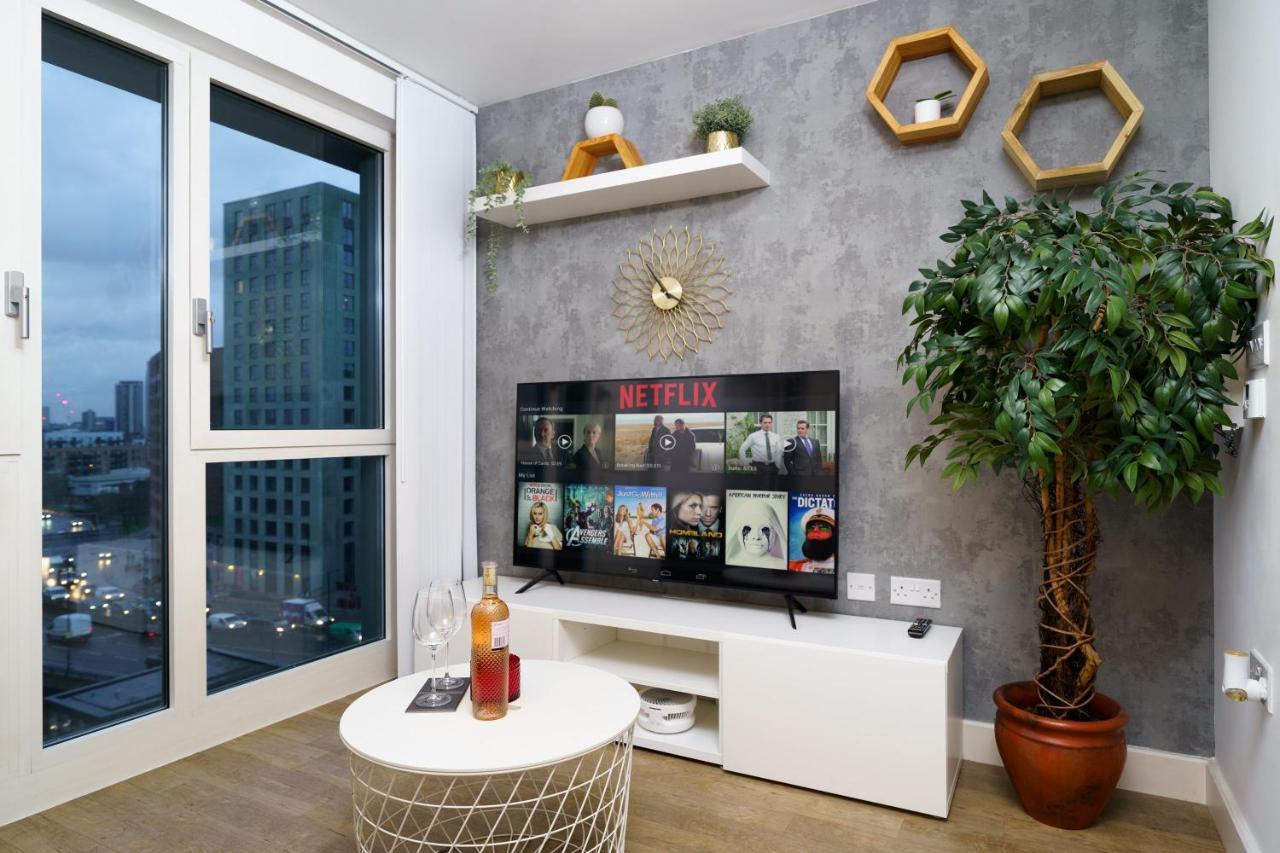 Stylish Fully-Equipped One Bedroom Apartment With Extra Sofa Bed, Free Secure Parking, Onsite Gym, 24Hr Security & Concierge Лондон Екстериор снимка